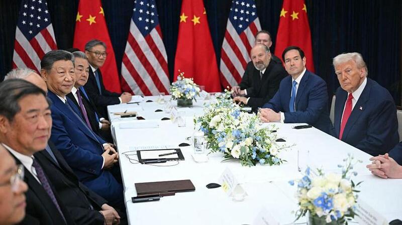 Trump-Xi at APEC Summit Sidelines
